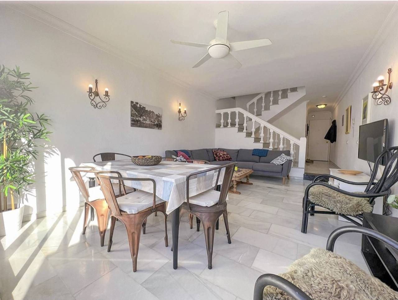Holiday Home 'Burriana Casa Playa' with Sea Views, Wi-Fi and Air Conditioning in Playa de Burriana, Nerja