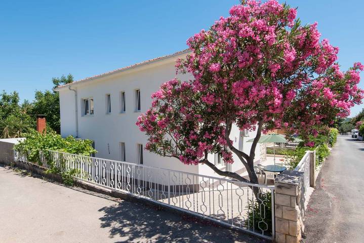 Ferienhaus mit Meerblick für 13 Personen, mit Balkon und Garten sowie Pool in Kroatien - 3