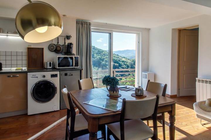 Gîte pour 2 personnes, avec vue et jardin à Felluns