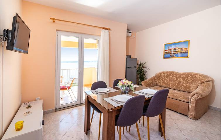 Ganze Ferienwohnung, Gemütliches Apartment mit Pool, Terrasse & WiFi, 2km zum Strand in Novigradsko More, Zadar