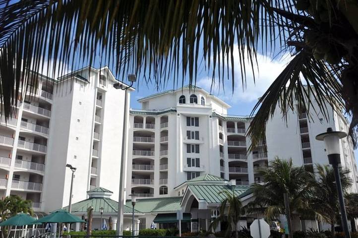 Vacation rental for 6 people, with yard and hot tub as well as pool in Cocoa Beach