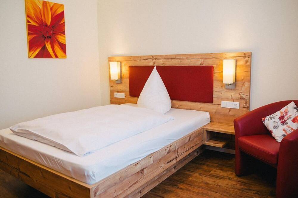 Standard Doppelzimmer - Gasthaus Stroh in Buchholz (Westerwald), Rheinland-Pfalz