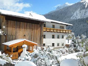 Bauernhaus für 17 Personen, mit Ausblick und Garten, kinderfreundlich im Lechtal