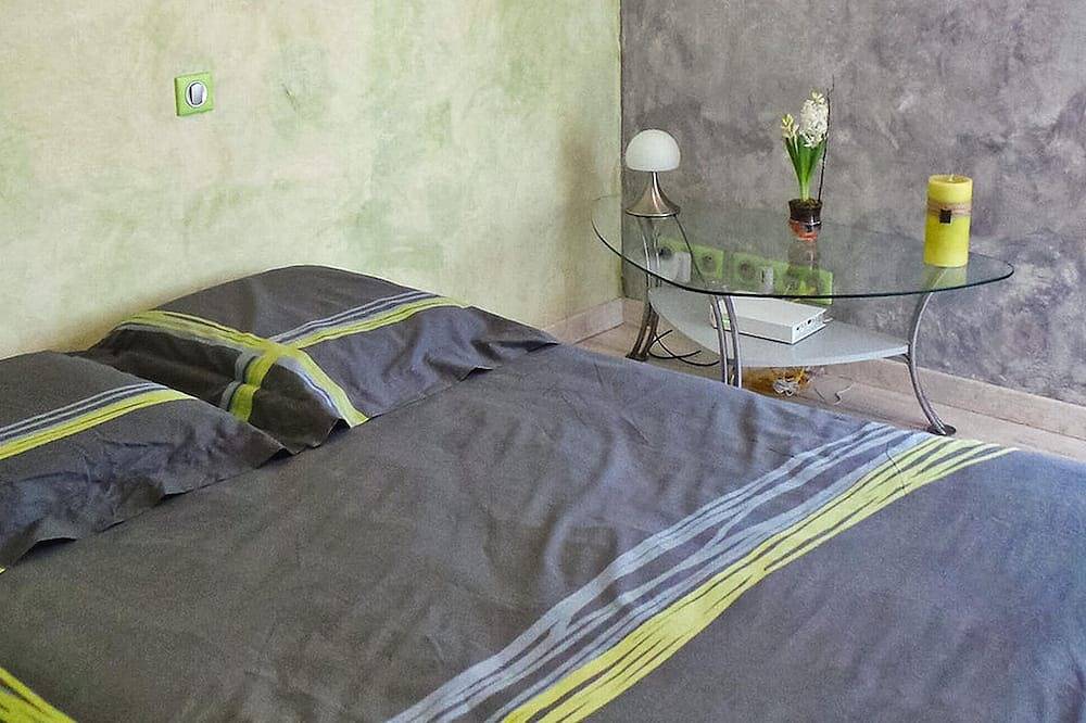 La Musicienne De Paradou in Paradou, Arles region