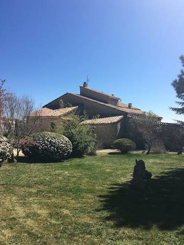 Location de vacances pour 5 personnes, avec jardin dans le Vaucluse