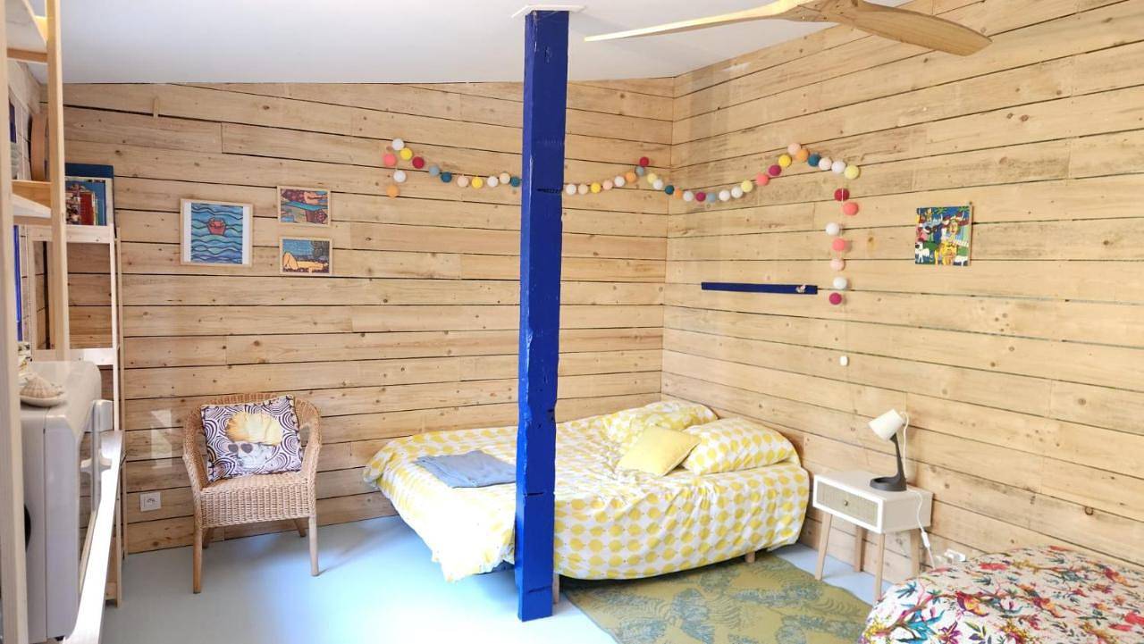 Appartement entier, La cabane, Chambre indépendante dans jardin - Esprit cabane authentique et confortable - la campagne à 5 mn du centre de Caen in Fleury-sur-Orne, Région de Caen