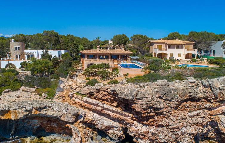 Ocean View Oasis: Spacious Apartment with Pool & Terrace in Cala Barca, Santanyí