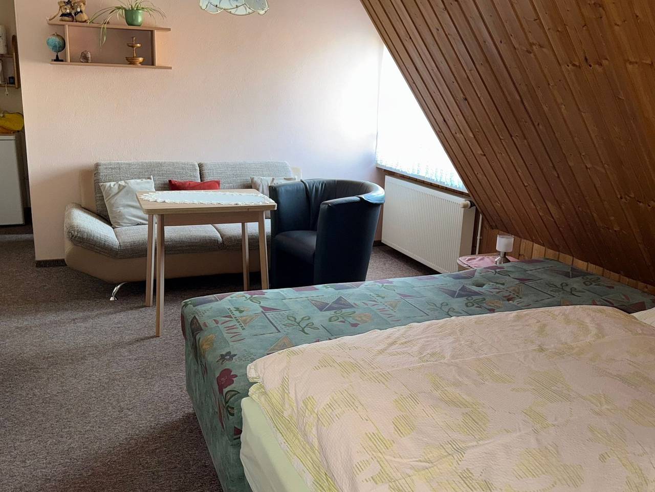Ganze Ferienwohnung, Zimmervermietung Handschack - Doppelzimmer 1 in Cottbus, Lausitz