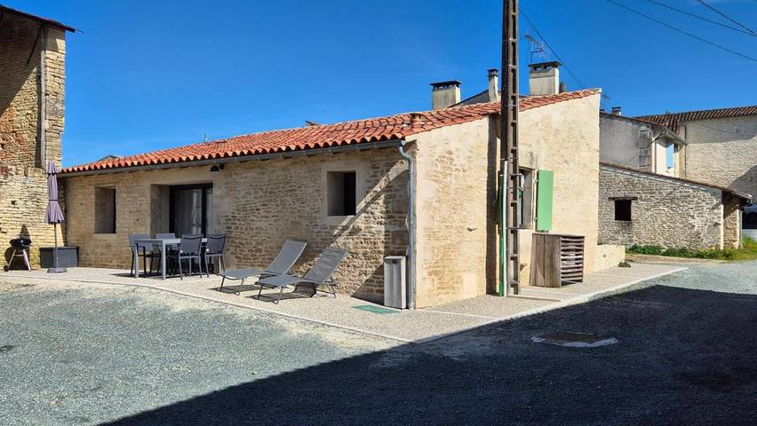 Location de vacances pour 4 personnes, avec terrasse à Arçais - 3