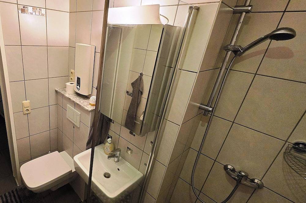 Ganze Wohnung, Ruhige Ferienwohnung/ Monteurzimmer/ Gute Verkehrsanbindung in Linden, Lahntal