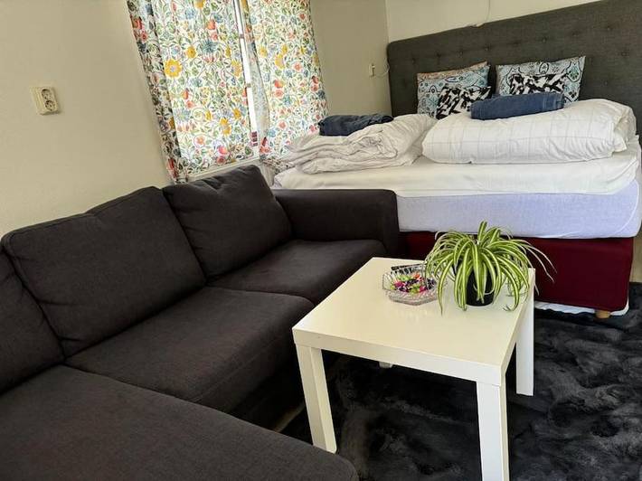 Location de vacances pour 2 personnes, avec terrasse et piscine ainsi que jacuzzi et sauna dans Orebro - 3