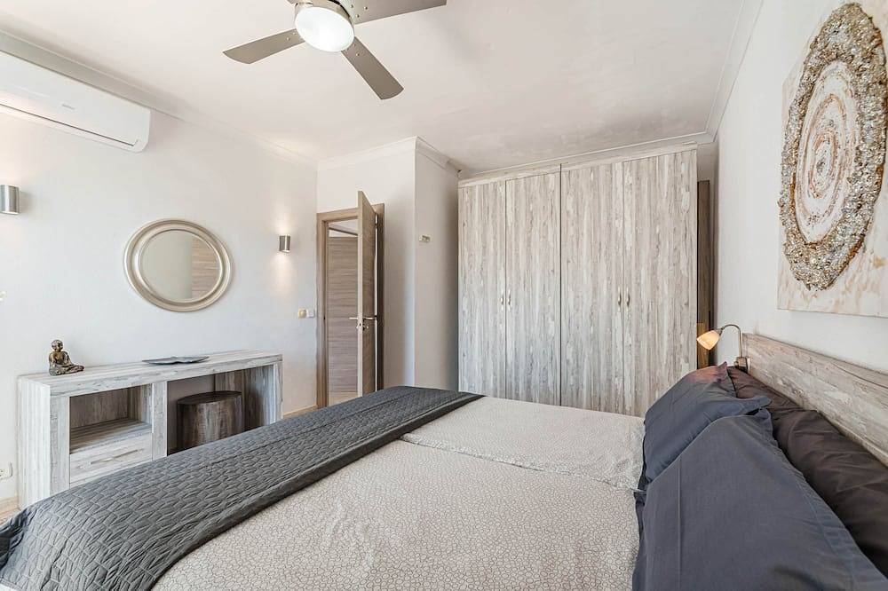 Ganze Wohnung, Apartment mit Blick auf den Strand von Cala Gran, Ac und Wifi in Cala d'Or, Santanyí