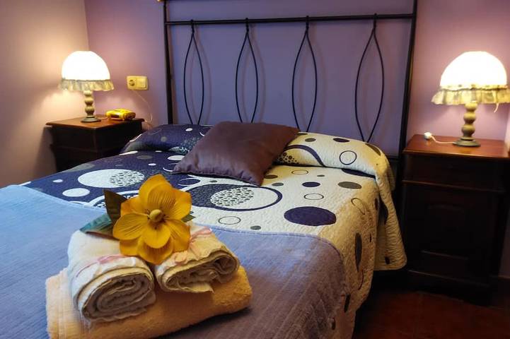 Offre spéciale, maison de famille en pierre et amis avec cave à vin, barbecue et WIFI in Sajazarra, La Rioja Province