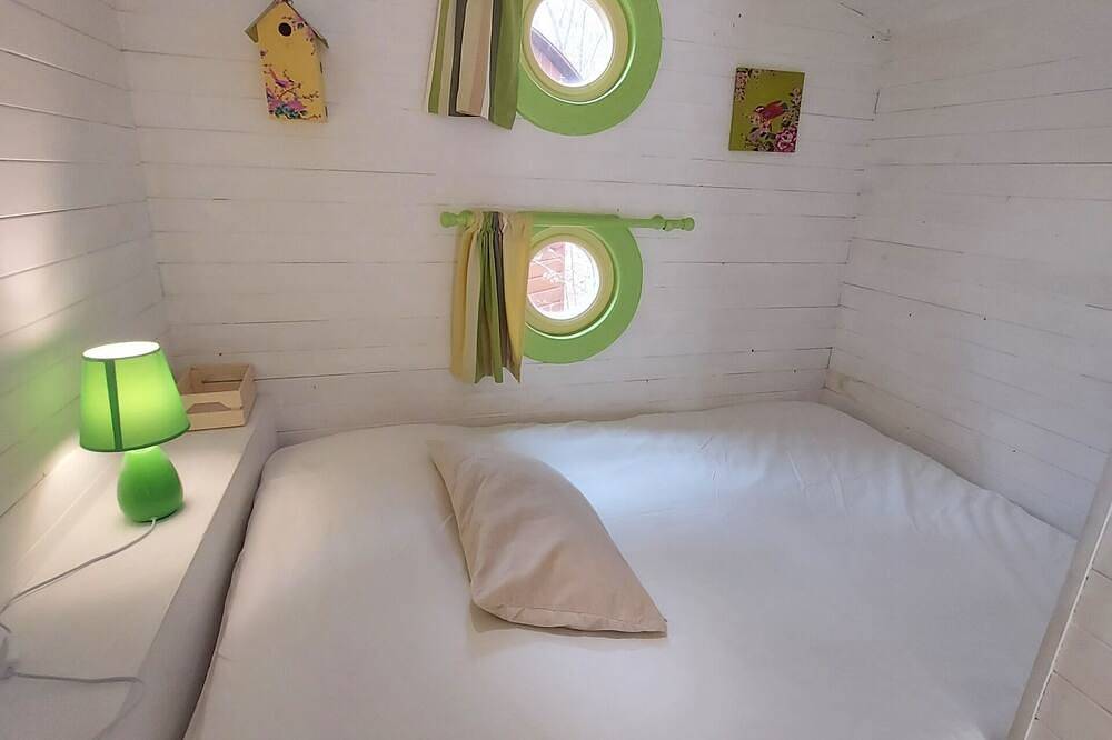 Caravana-Confortable-Baño privado con ducha-Vista al Jardín in Saint-Julien-d'Arpaon, Cevenas