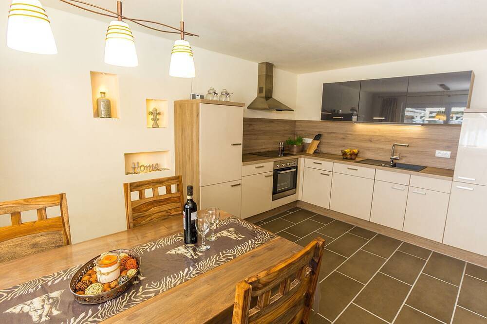 Ganze Wohnung, Exklusive *****Ferienwohnung kolonial bei Zwiesel - 300m zum Np - Wlan - Sauna in Lindberg, Šumava Mountains