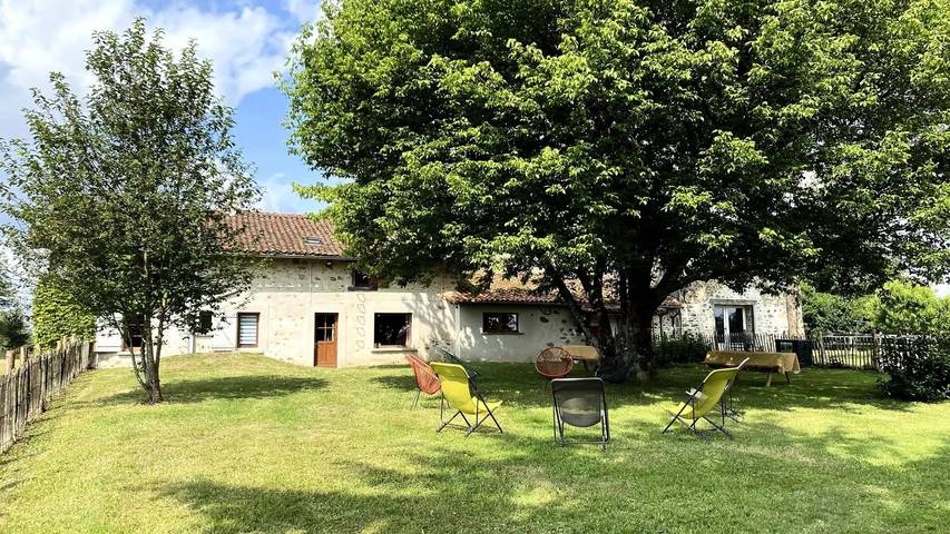 Gîte pour 14 personnes, avec jardin, animaux acceptés