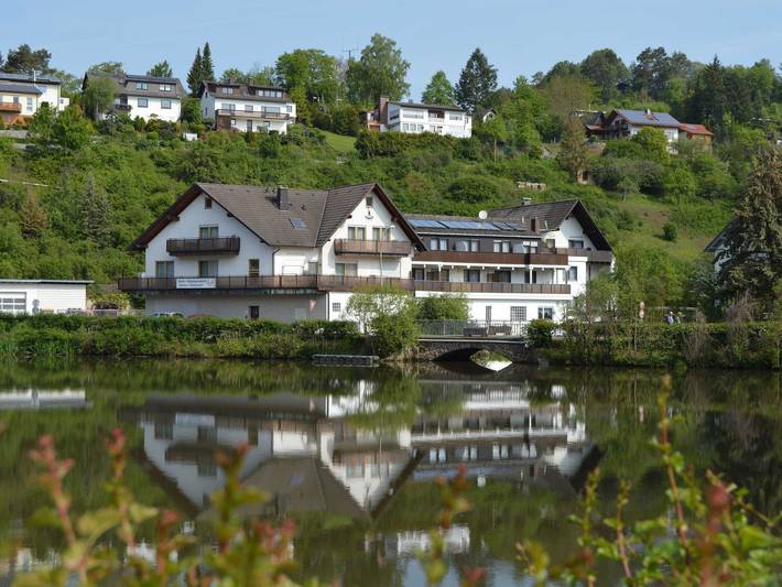 Ferienwohnung für 2 Personen, mit Balkon und Garten sowie Seeblick am Edersee
