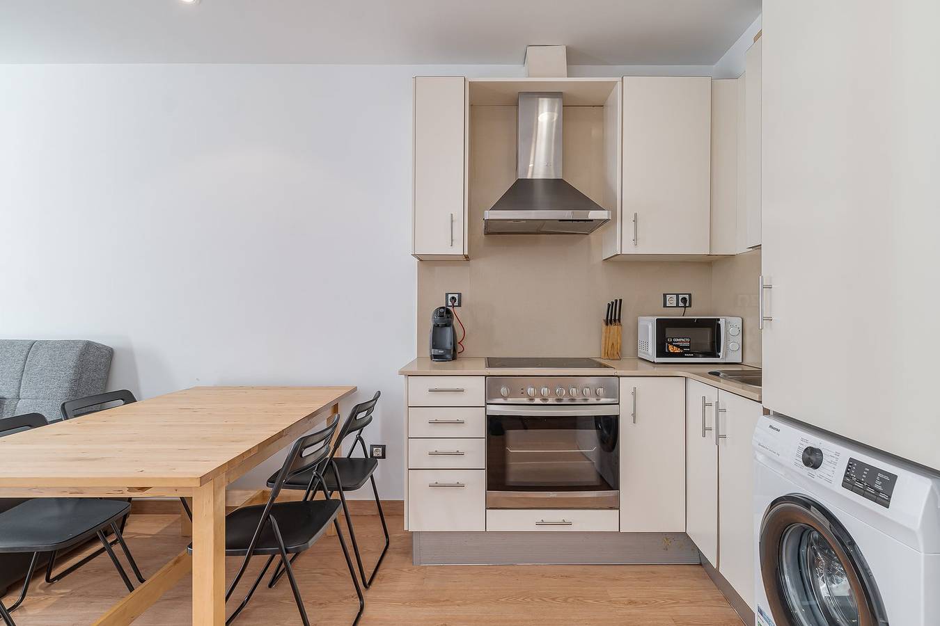 Entire apartment, Guestready - Bright home near Montjuïc in Barcelona Centre, Barcelona