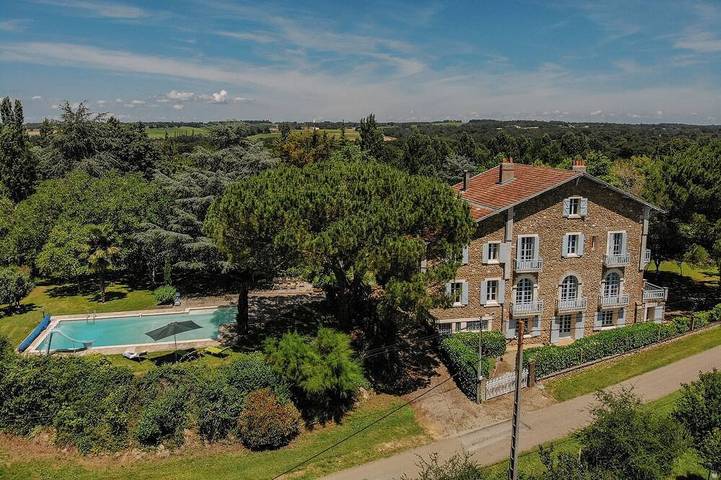 Location de vacances pour 13 personnes, avec Balcon et Jardin à Campagne-d'Armagnac