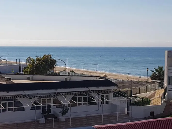 Apartamento de vacaciones para 5 personas, con jardín y vistas además de piscina y balcón - 1