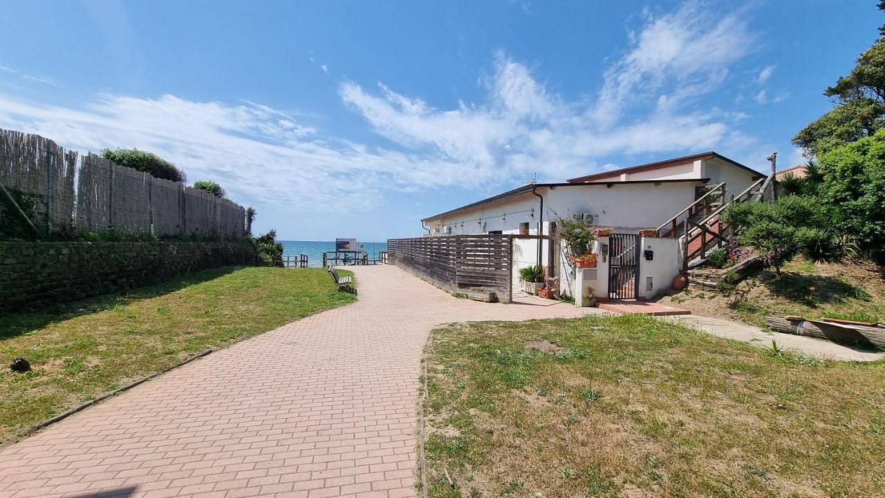 Double Room with Private Bathroom in Fondi, Latina Provinz