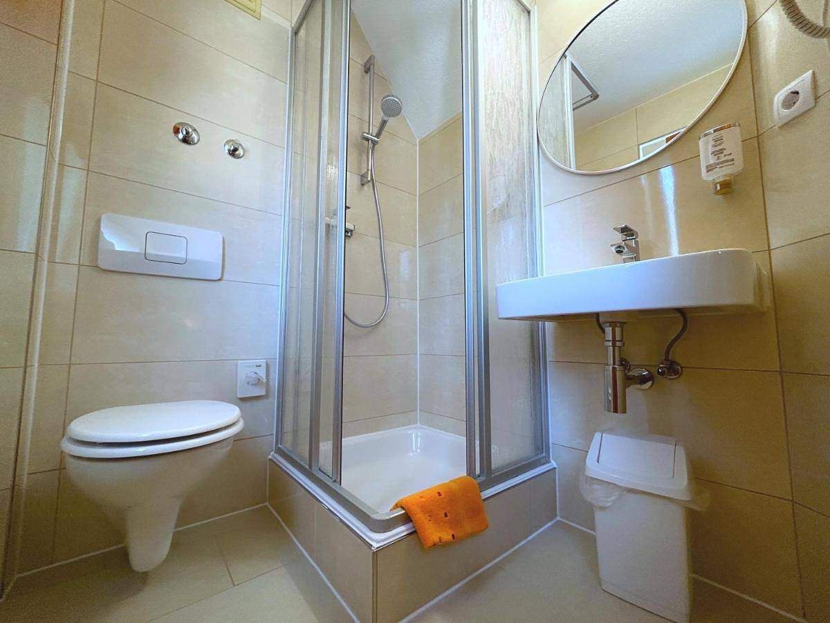 Double Room with Private Bathroom in Gemünden am Main, Maindreieck