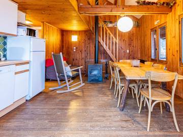 Gîte pour 8 personnes, avec balcon dans Doucy