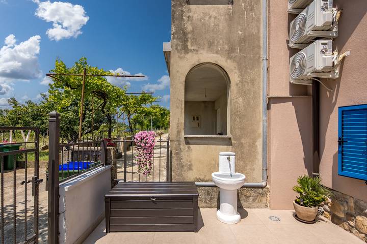 Ferienhaus für 8 Personen, mit Meerblick und Balkon, kinderfreundlich auf Rab - 4