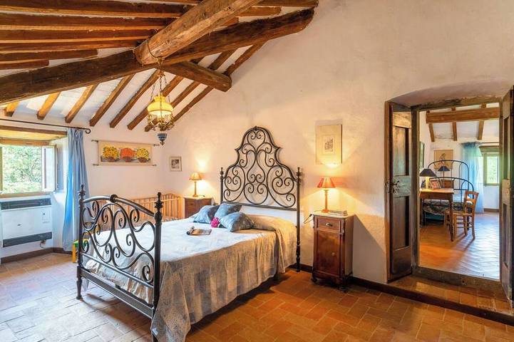 Bellissima villa indipendente per 22 ospiti con Wifi, piscina, Tv, patio e animali ammessi in Londa, Firenze province