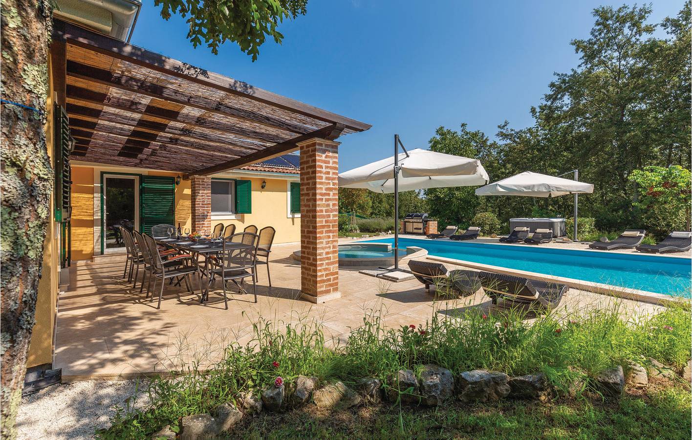 Geräumige 2-Zimmer-Ferienwohnung mit Pool, WLAN, Klimaanlage und Parkplatz in Režanci, Svetvinčenat