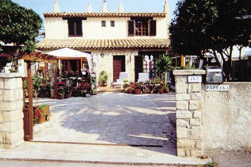 Feriehus for 6 personer med terrasse in Le Brusc, Six-Fours-les-Plages