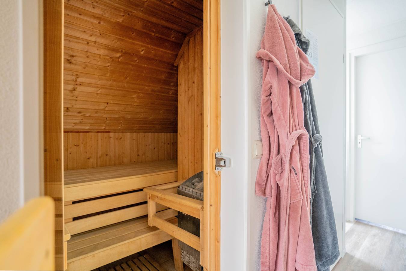 Beach Resort Makkum — Fischervilla mit Sauna & Whirlpool – 8 Personen in Makkum, Ijsselmeer