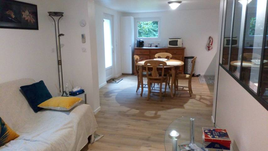 Gîte pour 2 personnes, avec terrasse et jardin à Halsou