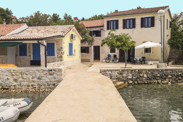 Ferienwohnung für 3 Personen, mit Terrasse, mit Haustier auf Cres