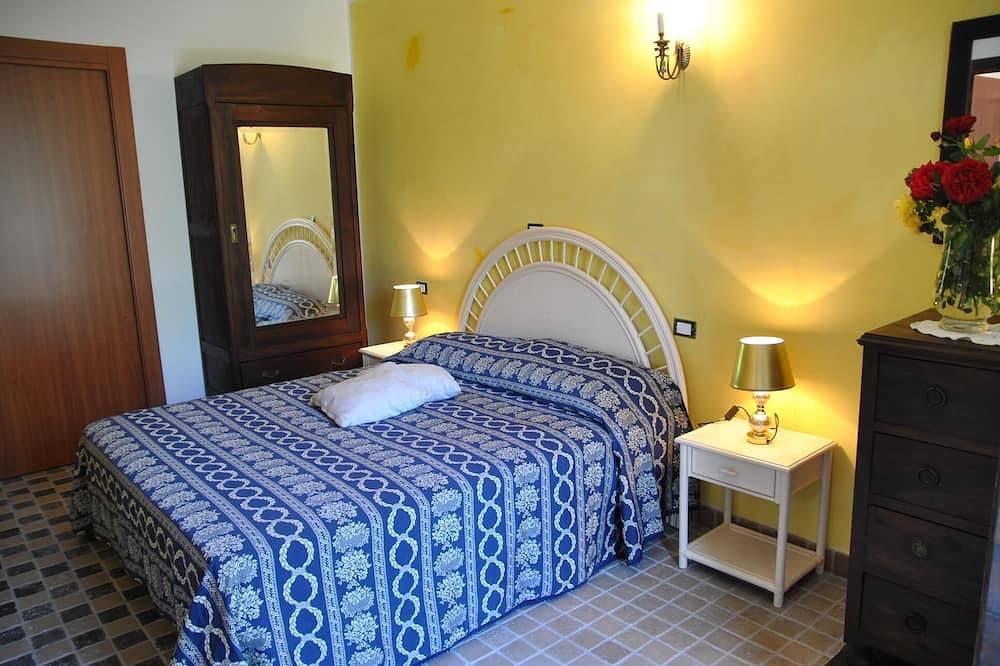 Meridiana holiday house with shared swimming pool in Sperlonga, Latina Province