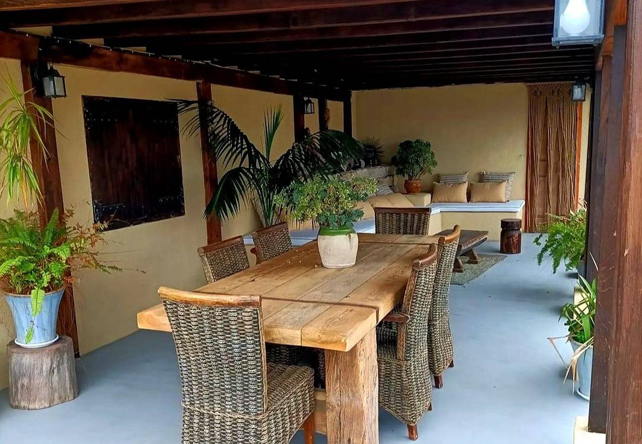 Villa 'Masai' con piscina privada, Wi-Fi y aire acondicionado in Llombay, Provincia de Valencia