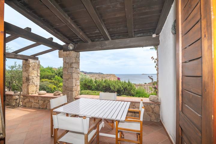 Villa 'Molara' con vista mare, terrazza privata e aria condizionata in Punta Molara, San Teodoro
