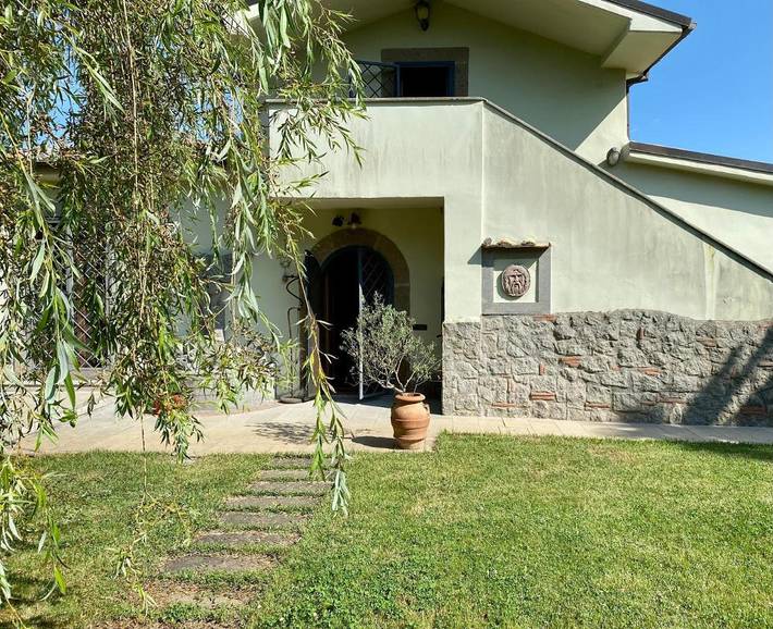 Agriturismo per 2 persone, con giardino e piscina nonché balcone e panorama, con animali domestici in Soriano nel Cimino
