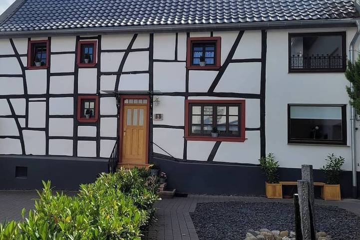 Ferienhaus für 5 Personen, mit Terrasse und Garten in Euskirchen