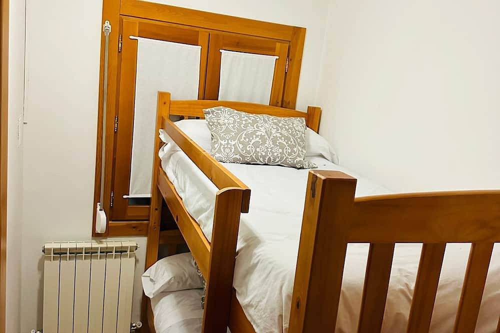 Entire apartment, El Balcón De Biescas in Biescas, Spanish Pyrenees