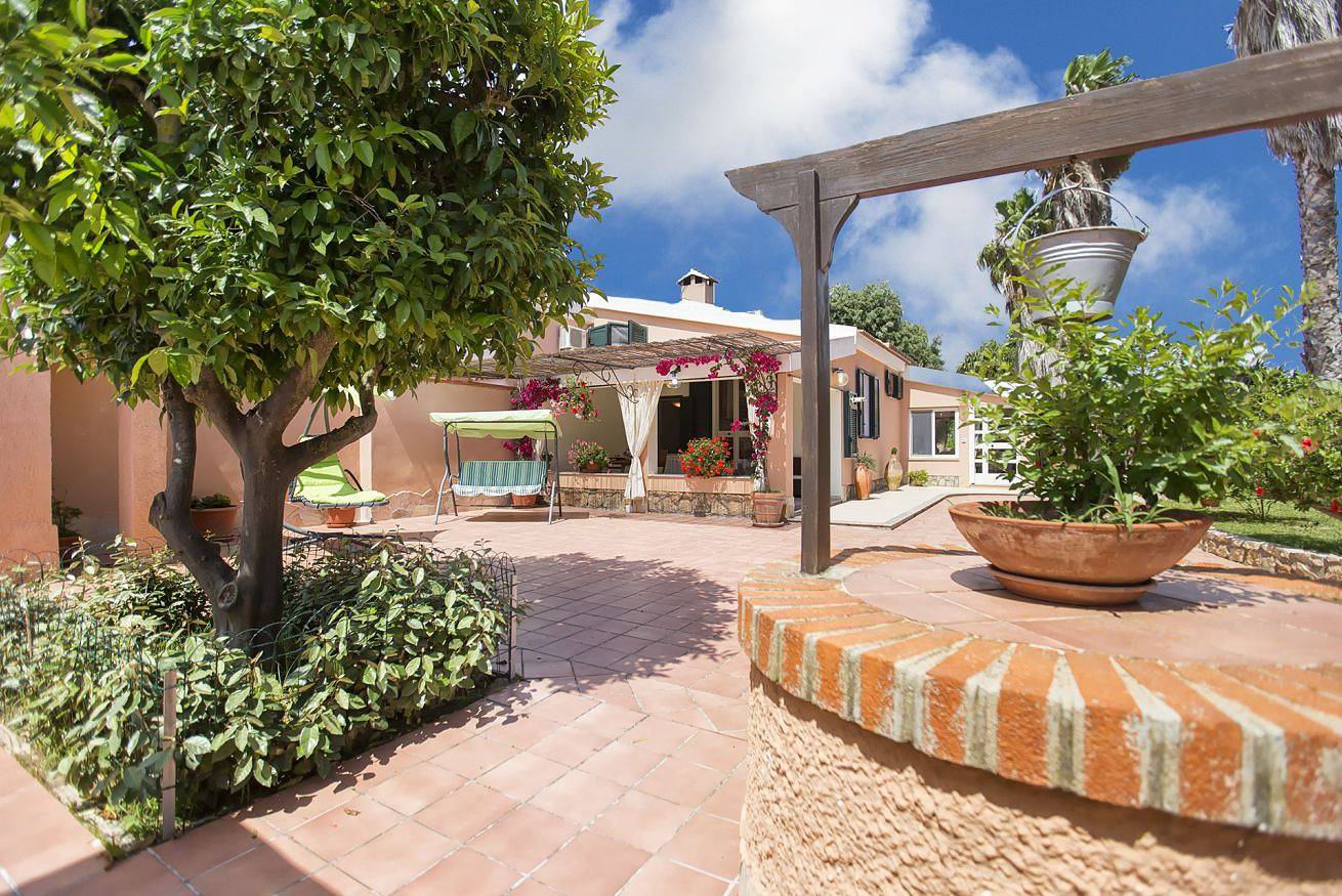 Alghero Villa Galatea with garden, near the beach, 4 bedrooms, in Provincie Sassari