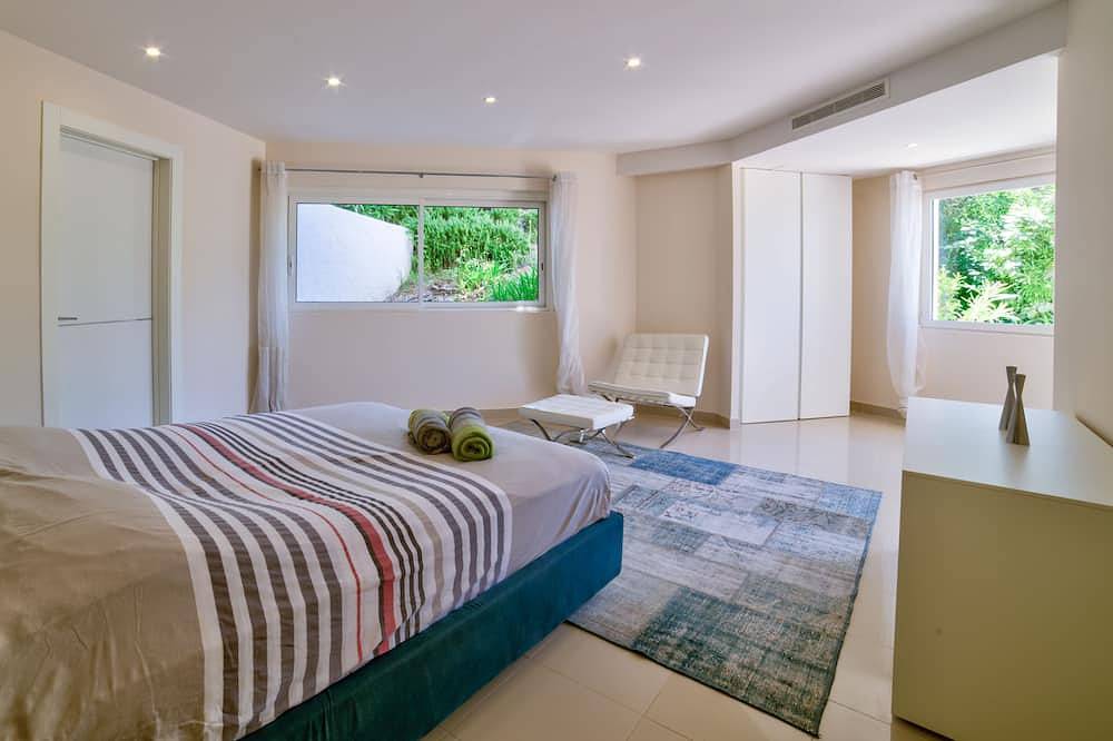 6 Bedrooms Luxury Villa in Mouans-Sartoux, Cannes region