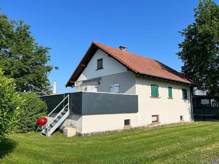 Location de vacances pour 8 personnes, avec sauna ainsi que balcon et vue à Langatte