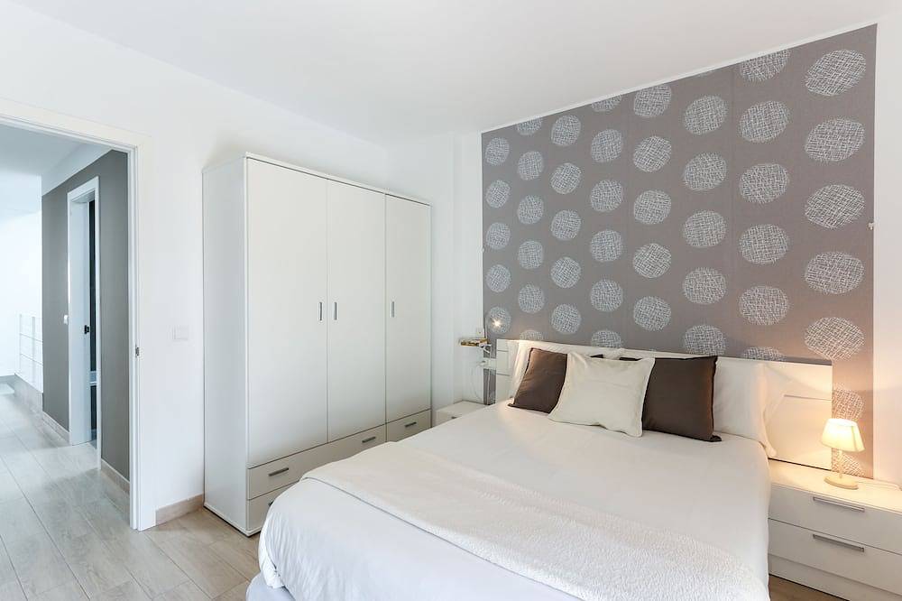 Menorca: Casa en el centro de Ciutadella con piscina climatizada y garaje in Ciudadela, Menorca