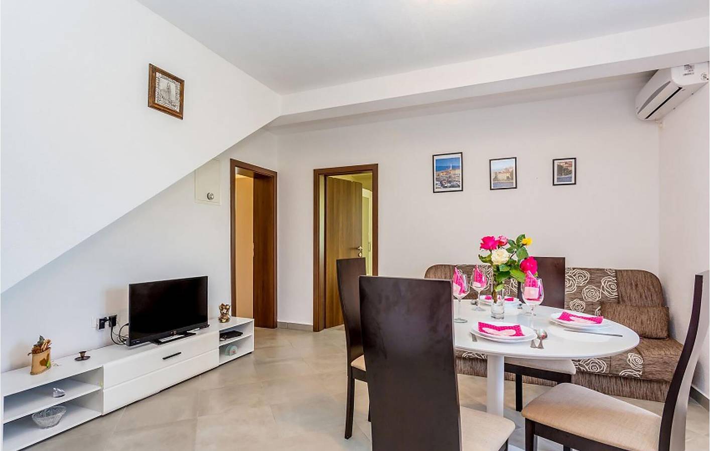 Appartement de vacances entier, Charmant appartement d'une chambre avec piscine, Wi-Fi et parking près du restaurant Mošuna in Baška, Krk