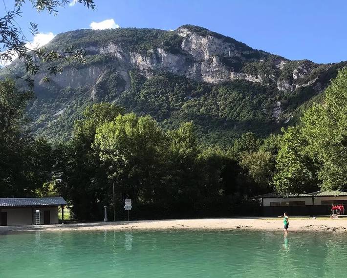 Camping pour 4 personnes, avec Terrasse dans l' Ain