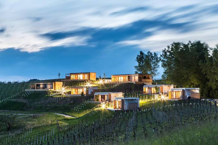 Ferienhaus für 3 Personen, mit Whirlpool und Terrasse sowie Garten und Pool