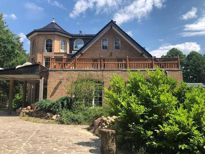 Ferienwohnung für 10 Personen, mit Balkon und Whirlpool sowie Terrasse und Garten