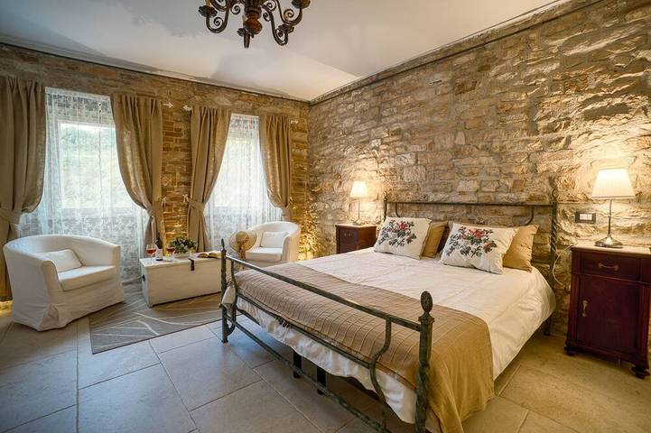 Gîte pour 7 personnes, avec jacuzzi et jardin, animaux acceptés à Fabriano - 2