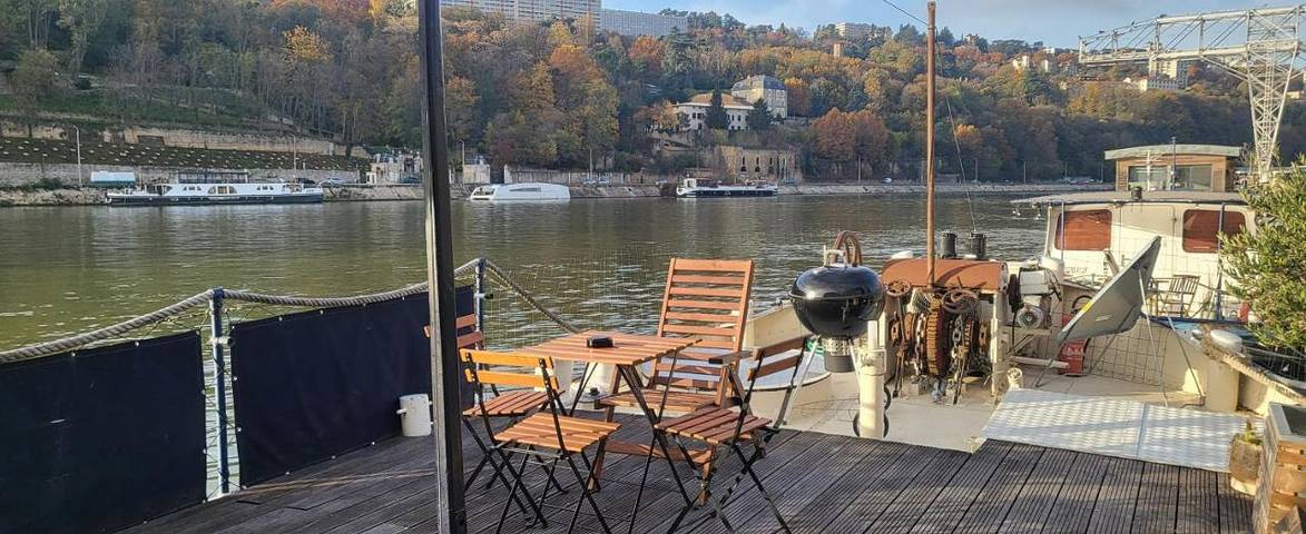 Bateau pour 4 personnes, avec terrasse et vue dans Auvergne-Rhône-Alpes